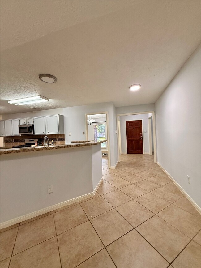 Building Photo - 9019 Autumnsong Dr