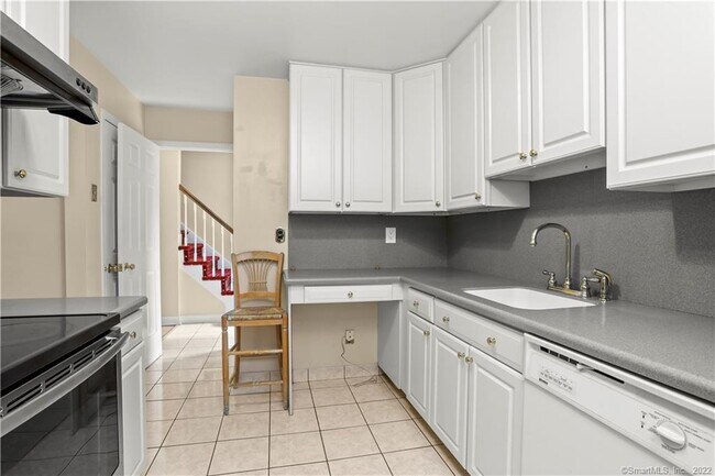 Building Photo - 60 Greenwich Hills Dr