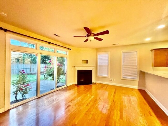 Building Photo - Leland “Waterford of the Carolina’s”  Brick one level, 2 car garage, fenced yard, high end, popul...