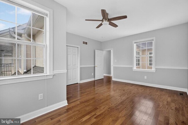Building Photo - 16 Oak Leaf Ln