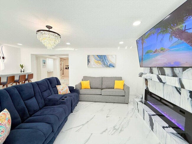 Building Photo - 2013 NW 12th Ave