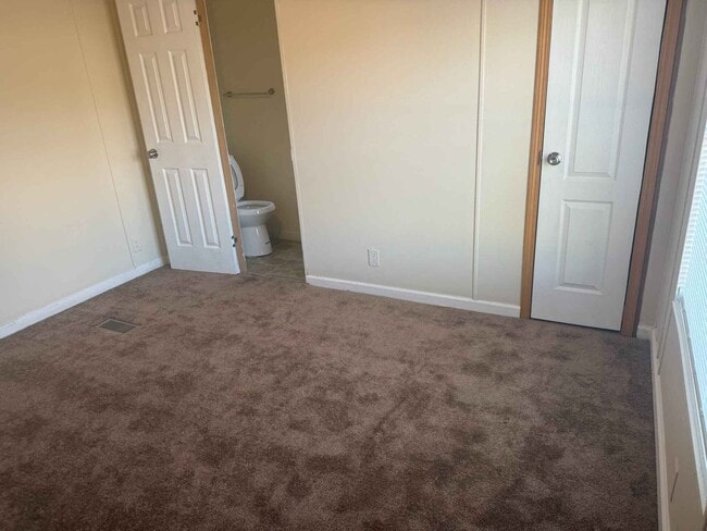 Building Photo - 2 BDR / 1.5BA