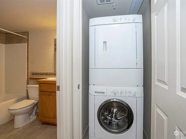 Building Photo - 13405 97th Ave E