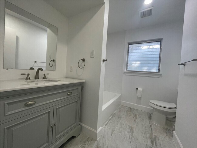 Building Photo - 2015 Wycliffe Dr