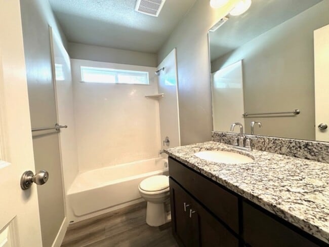 Building Photo - 1095 S 150 W