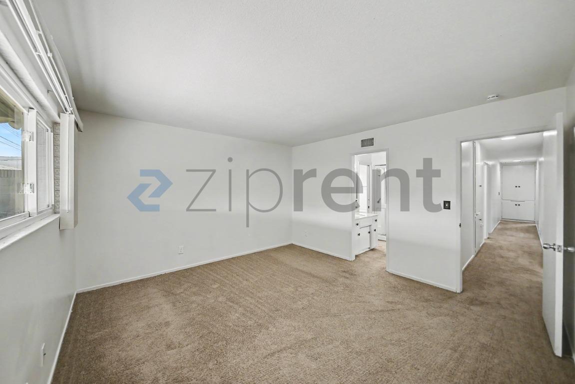Building Photo - Unit