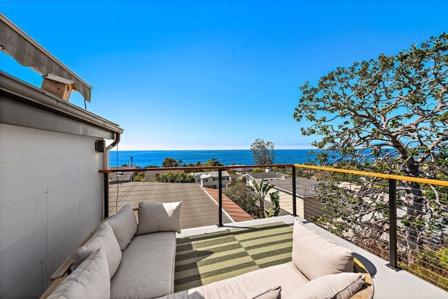 Building Photo - Must See Roof Top Deck!