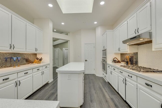 Building Photo - 8908 Pepper Rock Dr