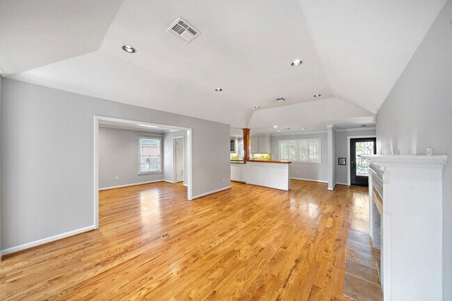 Building Photo - 3115 Glen Haven Blvd