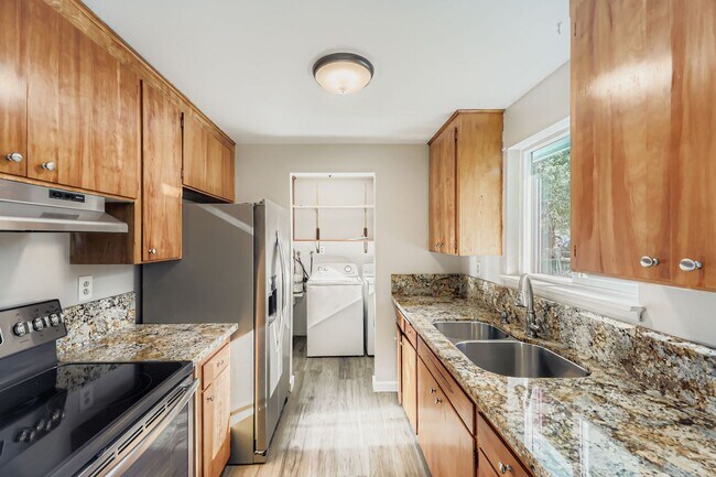 Building Photo - Fully-Remodeled 3 Bed 1 Bath Mountlake Ter...