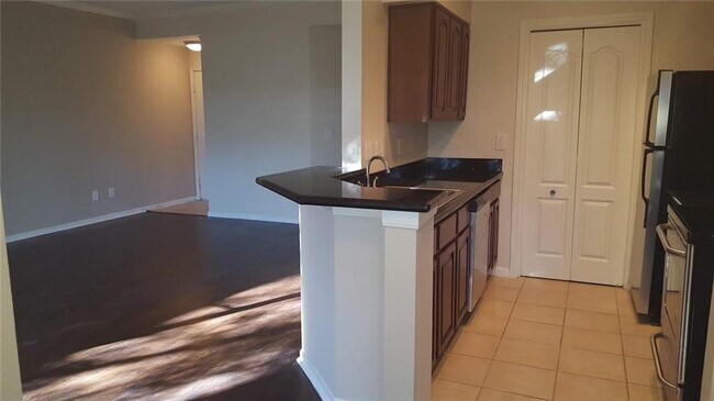 Building Photo - 6000 Shepherd Mountain Cove
