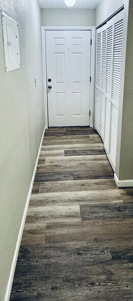 Building Photo - 3310 Cochran Dr