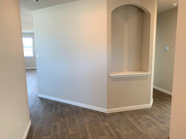Building Photo - 141 Frostweed Dr