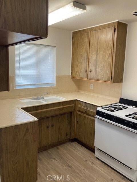 Building Photo - 1152 Villa St