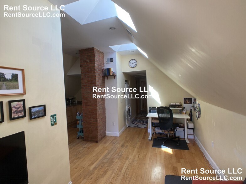 Building Photo - 20 Radcliffe Rd