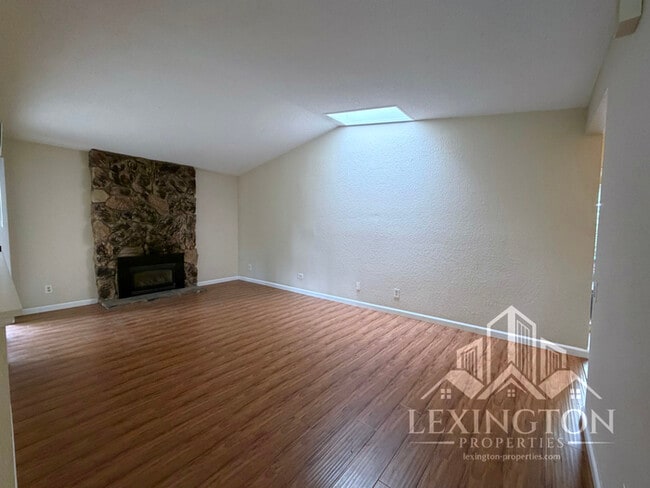 Building Photo - Beautifully Updated, 3BD/2BA Home in Larchmont Sunriver, off Sunrise Blvd. and Coloma Rd.