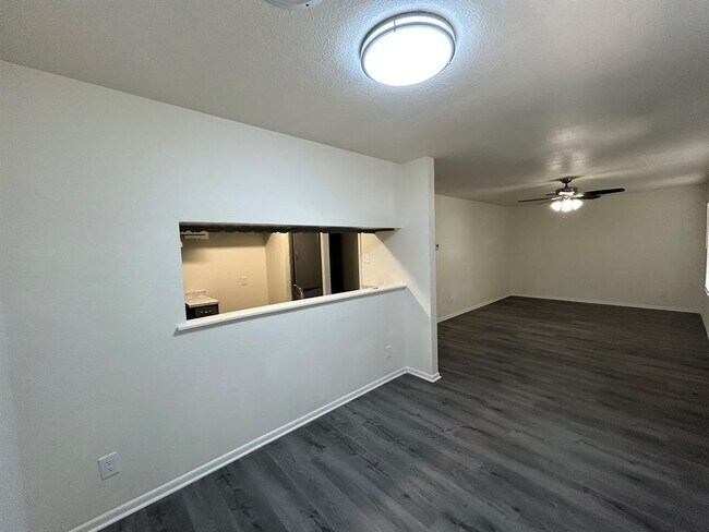 Building Photo - 3601 Catalina Dr
