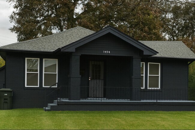 Primary Photo - 1494 S Willett St