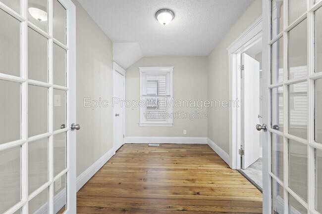 Building Photo - 2508 W Jefferson Ave
