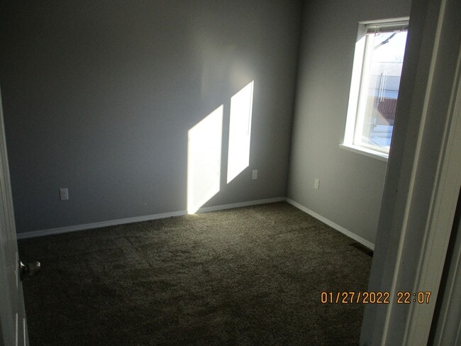 Building Photo - Beautifully remodeled 3 bed, 3 bath Duplex