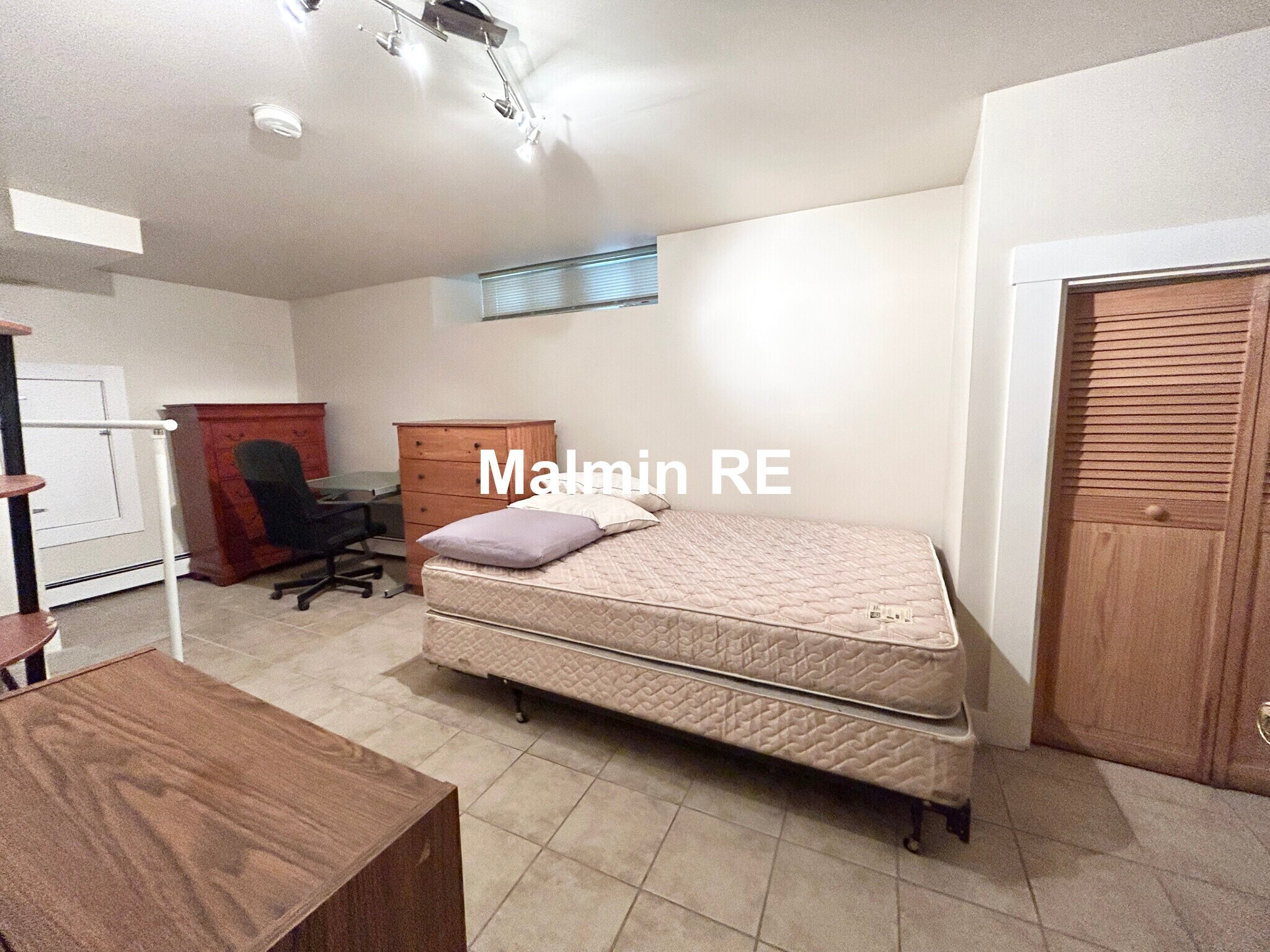 Building Photo - 75 Hillside St