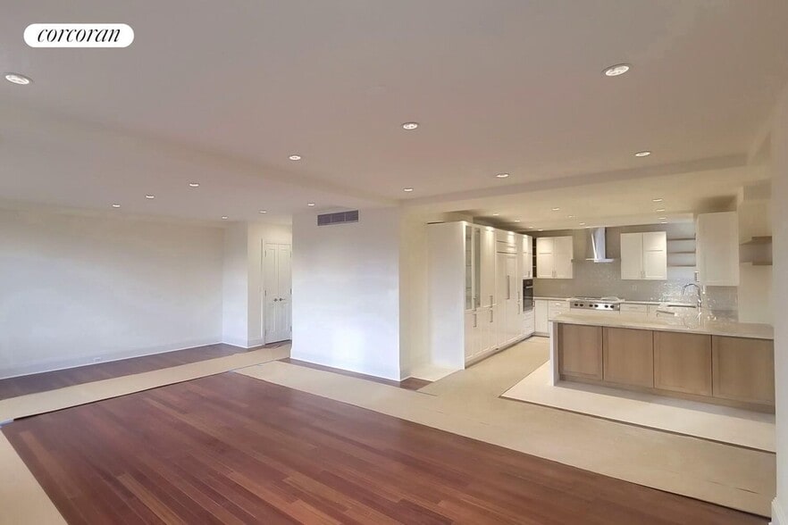 Building Photo - 45 W 81st St