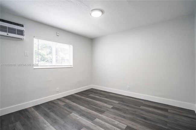 Building Photo - 6650 Miller Dr