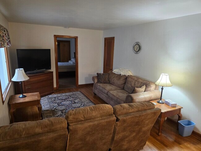 Building Photo - 302 South Dr