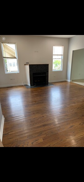 Building Photo - 3444 W Schubert Ave