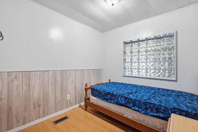 Building Photo - 2237 W Foothill St