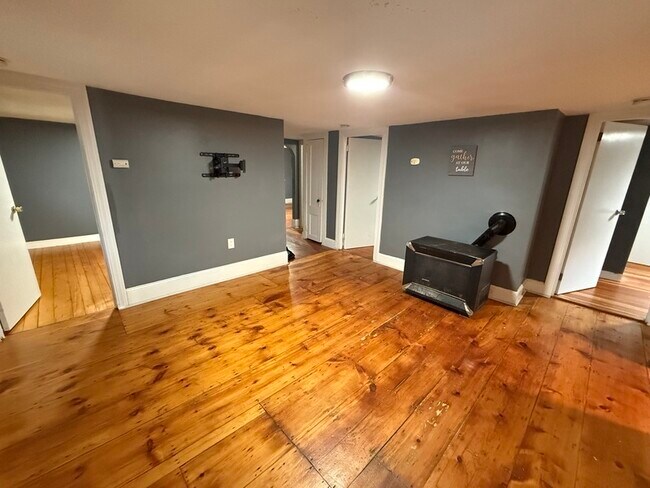 Primary Photo - 949 Locust St