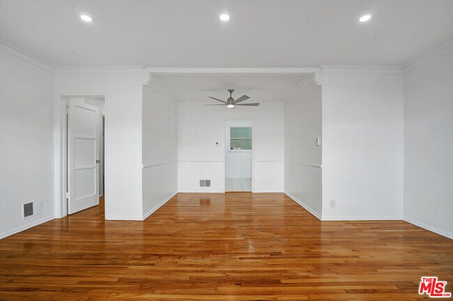 Building Photo - 476 S Roxbury Dr
