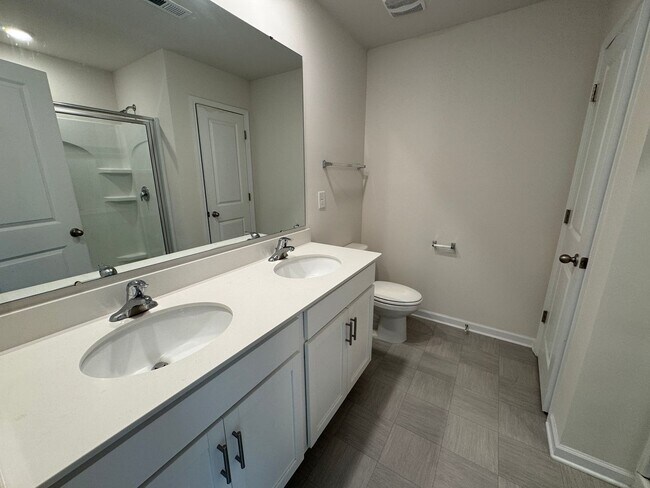 Building Photo - Move-in Ready with **Move-in Special** $25...