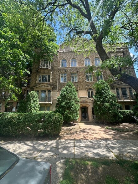 Primary Photo - 2550 Lake