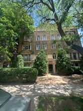 Building Photo - 2550 Lake