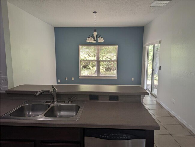 Building Photo - 1827 Great Falls Way