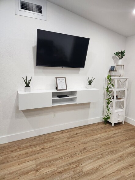 Building Photo - 20423 NW 29th Pl