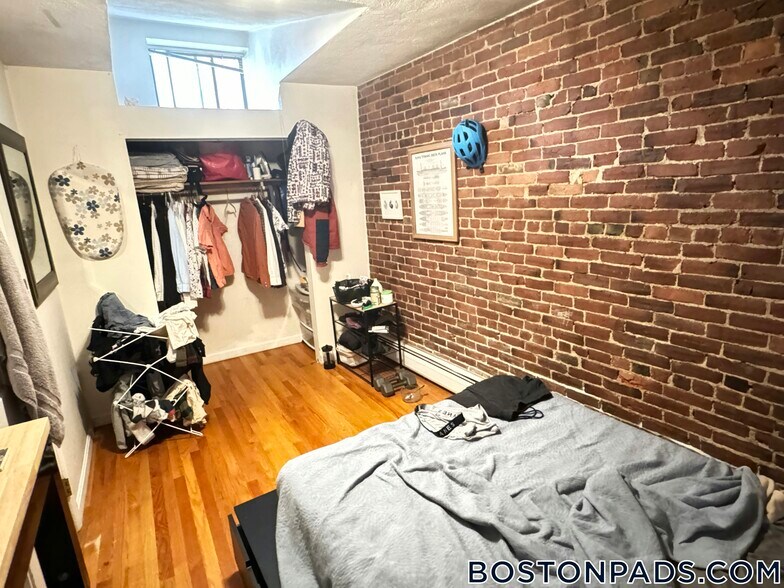 Building Photo - 108 Central St