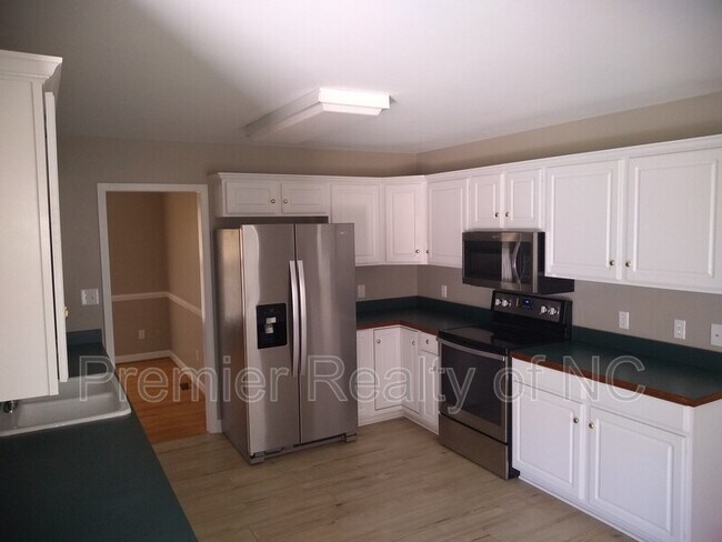 Building Photo - 156 Charleston Ridge Dr