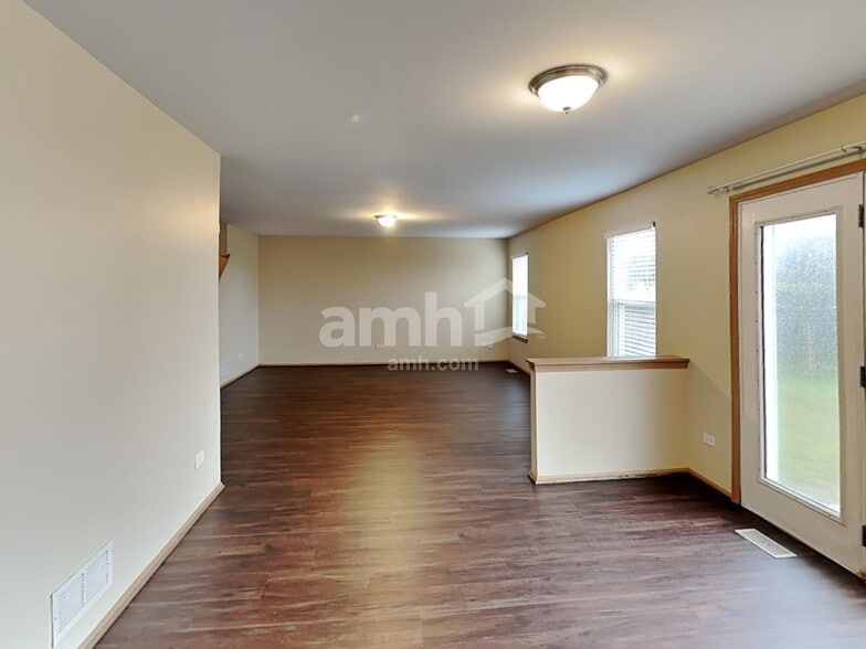 Building Photo - 2505 Paradise Cir