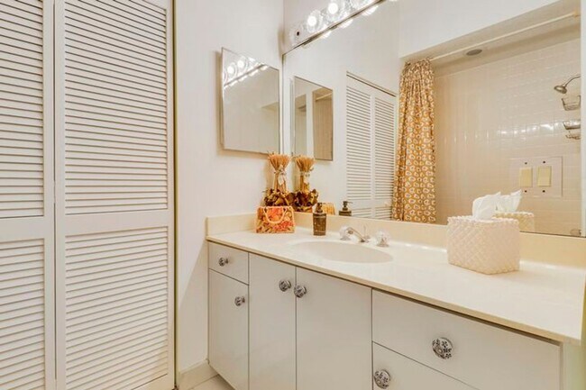 Building Photo - 18951 Painted Leaf Ct