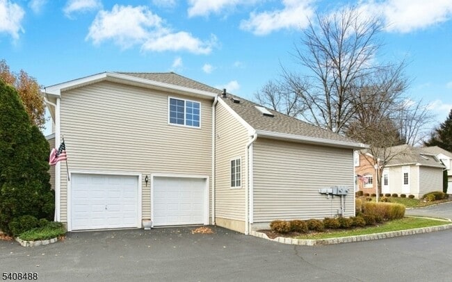 Building Photo - 14 Schindler Ct