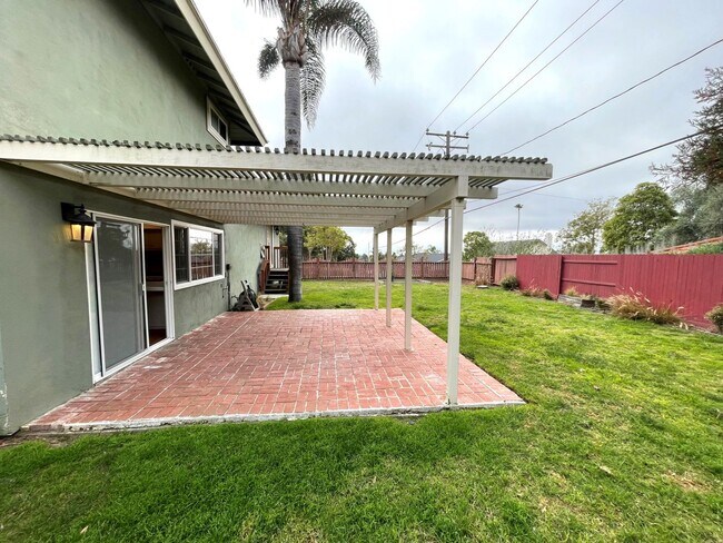 Building Photo - Spacious Corner Lot Home in Desirable Vent...