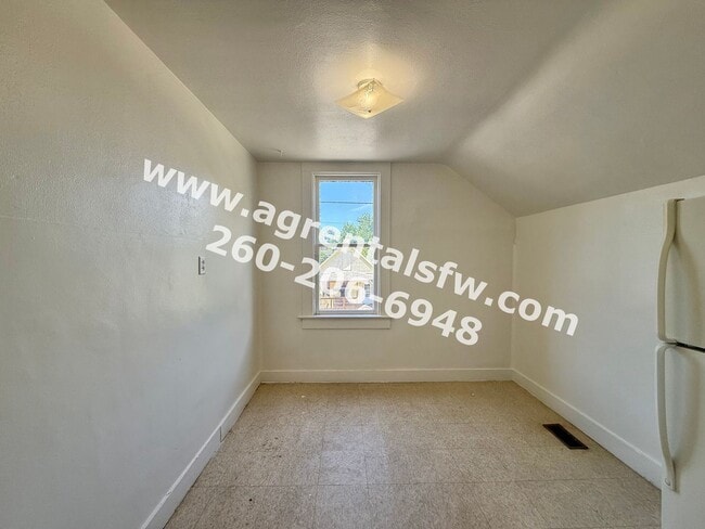 Building Photo - 412 Nussbaum Ave