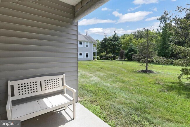 Building Photo - 704 Eagles Chase Dr