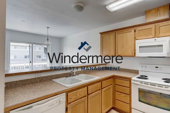 Building Photo - *Half Off First Month's Rent* 2 Bed 2 Bath...