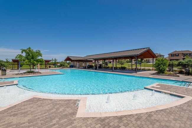 Building Photo - Immaculate 3 Bed, 2 Bath
