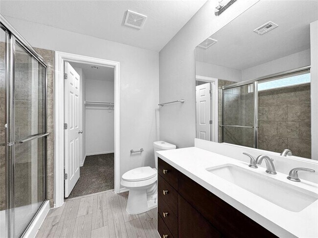 Building Photo - 2717 Sugar Pne Dr