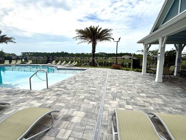 Building Photo - Like New Home In Highland Chase