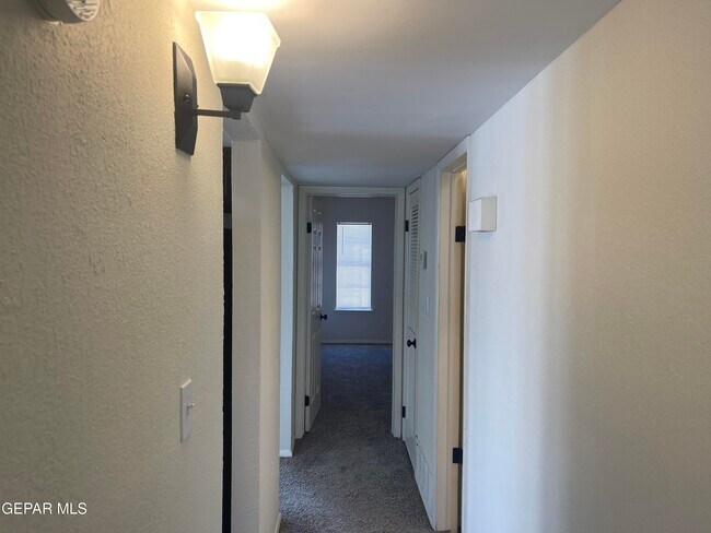 Building Photo - 10640 Cuatro Vistas Dr